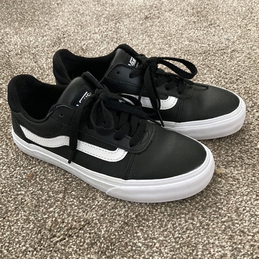 Like New Vans Leather Deluxe Comfort Low Sneakers 👟